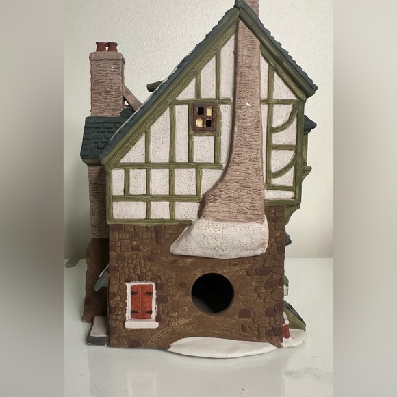 Department 56 The Pied Bull Inn Retired Dickens Village - Picture 2 of 13